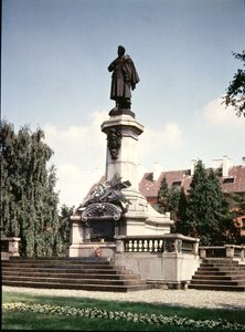 Staty av Adam Mickiewicz (1798-1855) uppförd 1898 av Polish School