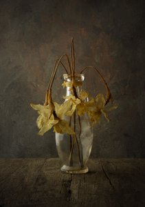 Stämningsfullt blomsterstilleben av Popa Kornel Andras