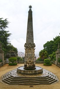Sanctuary of Nossa Senhora dos Remedios obelisk, Lamego, Portugal. 1738 (granit) av Portuguese School