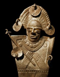 Precolombiansk konst, Muisca civilisation: statyett av kvinna (Tunjo) i guld ceremoniell kostym. 1400-1600-talet. Bogota, Museo de Oro, Colombia - Förcolumbiansk konst, Muisca-kultur (15-17:e e.Kr.): guldstaty av en tunjo, en kvinna som bär en ceremoniell 
