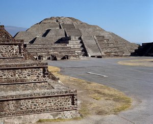 Månens pyramid av Pre Columbian Pre Columbian
