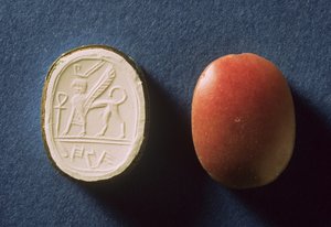 Sigill inskrivet i hebreiskt skrift för en dam som heter Hannah och en sfinx med ett modernt intryck av designen, hittat hos Tell ed-duwair (Lachish) Israel (röd jaspis och gips) av Prehistoric