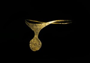 Förhistorisk konst, bronsåldern. "El Argars" kultur". Diademe av "Caravaca eller Cehegin"" i guld. Arkeologiska museet i Madrid, Spanien av Prehistoric Prehistoric