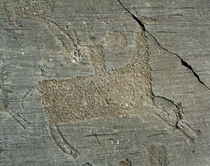 Förhistoria, Camunni civilisation, hällkonst: gravsten som föreställer en krigare till häst med en sköld. Period mellan yngre stenåldern och bronsåldern. Capo di Ponte, Naquane Rock Carving National Park, Valcamonica, Val Camonica, Italien av Prehistoric Prehistoric