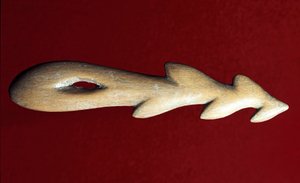 Förhistoria: benharpun som används för fiske. Magdalenas kultur, övre paleolitikum. Verona, Museo Civico di Storia Naturale