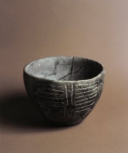 Förhistoria: keramikvas graverad med neolitiska dekorationer från Caverna Delle Arene i Candide (Ligurien). Pegli, Villa Pallavicini-museet av Prehistoric Prehistoric