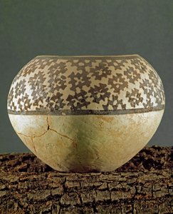 Förhistoria: lervas med geometriska dekorationer av Anau-typ från platsen för Gheoksjur (Södra Turkmenistan). 4000-3500 f.Kr. Eneolitikum, kopparåldern. Sankt Petersburg, Eremitagemuseet, Ryssland av Prehistoric Prehistoric