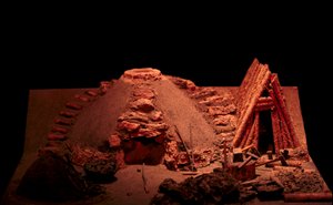 Förhistoria: rekonstruktion av en järnålderssmedja. Saint Germain en Laye, Antikvitets museum av Prehistoric Prehistoric