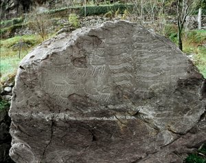 Förhistoria, hällkonst: gravsten av representationer av rådjur, boskap och dolkar. Kopparåldern. Eneolitisk period (kalkolitisk). Roche nr. 1. Cemmo (Brescia) National Archaeological Park of the Boulders of Cemmo, Italien av Prehistoric Prehistoric