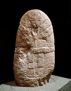 Förhistoria: statyett menhir. Stenåldern, neolitik. Saint Germain en Laye, Museum of National Antiquities av Prehistoric Prehistoric