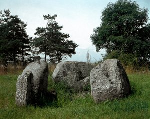 Förhistoria: utsikt över dolmen i Chianca med dess ingångskorridor. Stenåldern, neolitikum. 6:e-3:e århundradet f.Kr. Bisceglie, Puglia, Italien av Prehistoric Prehistoric