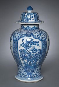 Vas med lock, 1662-1722 av Qing Dynasty Chinese School