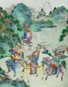 Detalj från en av ett par Imperial Famille Rose-vaser (keramik)