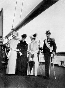 Kejsarinnan Maria Feodorovna, prinsessan Victoria, drottning Maud och kung Haakon VII av Norge, 1908.