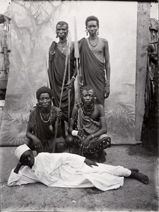 Maasai warriors (gelatin-silvertryck) av R. V. Pereira