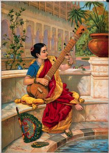 En sittande indisk kvinna spelar sitar intill en trädgårdsdamm.