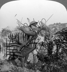 En soldat utlöser en fälla, första världskriget, 1914-1918.