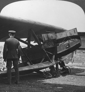 Pansarpläterat tyskt plan som användes för att attackera de allierade skyttegravarna, första världskriget, c1914-c1918 av Realistic Travels Publishers
