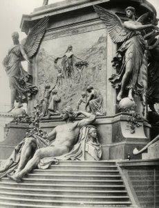 Berlin, Kaiser Wilhelm I monument, bas av Reinhold Begas