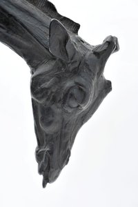 Stor giraff med sänkt huvud, modellerad 1909-10, gjuten före 1913 (brons) (se även 3084917-43) av Rembrandt Bugatti