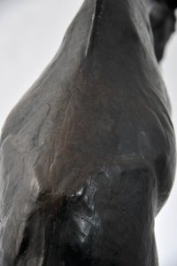 Stor giraff med sänkt huvud, modellerad 1909-10, gjuten före 1913 (brons) (se även 3084917-43) av Rembrandt Bugatti
