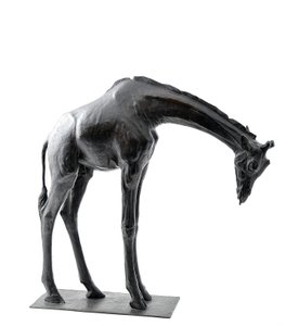 Stor giraff med sänkt huvud, modellerad 1909-10, gjuten före 1913 av Rembrandt Bugatti