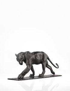 Panther walking, bakre ben höjt, ca 1904 (patinerad brons) av Rembrandt Bugatti