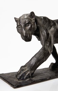 Panther walking, bakre ben höjt, ca 1904 (patinerad brons) av Rembrandt Bugatti