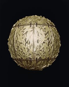 Boule de Gui, en grönbetsad hängande skärm, av Rene Jules Lalique