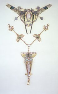Hårprydnad av Lalique och hänge av Philippe Wolfers (1858-1929) av Rene Jules Lalique