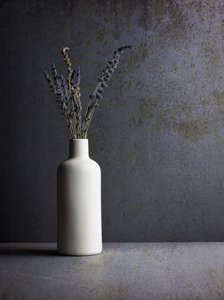 Minimalistiskt lavendelstilleben