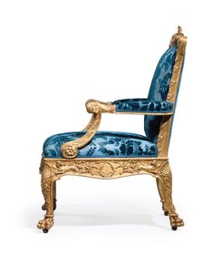 En av ett par George III fåtöljer i förgyllt trä