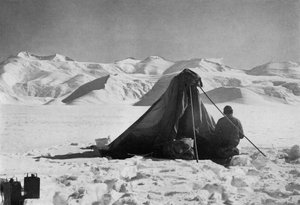 Dr. Wilson skissar på Beardmore Glacier, 13 december 1911, 1913