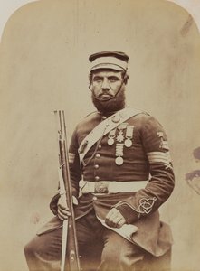 Färgsergeant J. Stanton, Royal Sappers and Miners, 1856 (sepiafoto) av Robert Howlett
