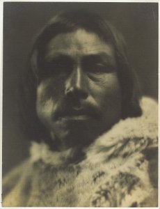 Tookoo (Hjorten). Chef för Sikoslingmint Eskimos Southern Baffin Island av Robert Joseph Flaherty