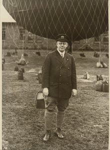 [Porträtt av en ballongförare] av Robert Petschow