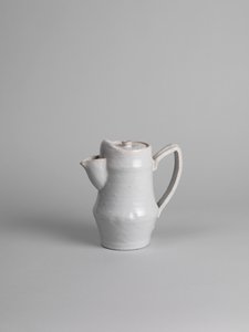 Vit plåtglaserad kaffekanna, 1914-15 av Roger Eliot Fry