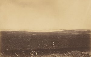 Vy över Sebastopol på avstånd med linjerna från Gordons batteri. av Roger Fenton