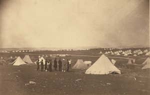 General Bosquets Quarters med utsikt mot Mackenzie Farm. av Roger Fenton