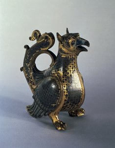 Vattenkanna i form av en grip, tidigt 1100-tal (förgylld brons med niello)