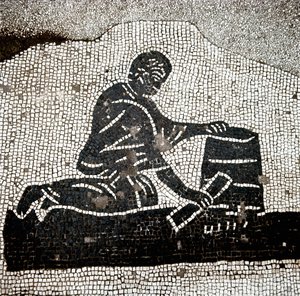 En arbetare som fyller en skäppa (mosaik av Roman