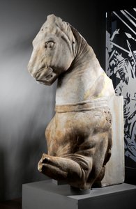 Främre delen av en häst, c.75-25 f.Kr. (marmor) av Roman