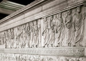 Imperial Cortege of Emperor Augustus - Låg nordlig marmorrelief av Ara Pacis Augustae, byggd av den romerske kejsaren Augustae mellan 13 och 9 f.Kr. på Champ de Mars (Marsfältet) i Rom för att fira freden efter imperiets krig agai av Roman
