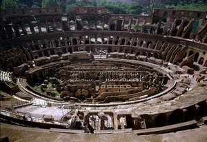 Invändig utsikt över Colisee, byggd mellan 70 och 80 (fotografi) av Roman