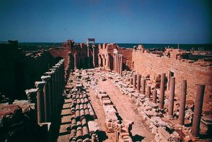 Leptis Magna, Labdah (kalksten) (foto) av Roman