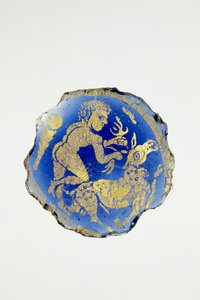 Medaljong med Hercules, naken, med höger knä på Cerynian hjort