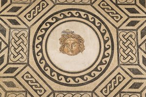 Mosaik av Medusa, i Mosaikhallen i de kristna kungarnas Alcazar (mosaik) av Roman