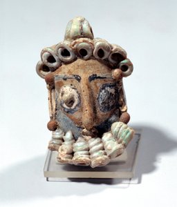 Orientalisk antikvitet: amulett i form av ett manligt huvud som hittades i en grav i Kartago. Punisk tid, lackad mark. 400-300 f.Kr. Paris, Louvren av Roman