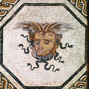 ROMERSK KONST: Medusa. av Roman