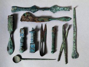 Romersk konst: set med kirurgiska instrument från kirurgens hus i Pompei. 1:a århundradet f.Kr. Neapel, Museo Archeologico Nazionale av Roman